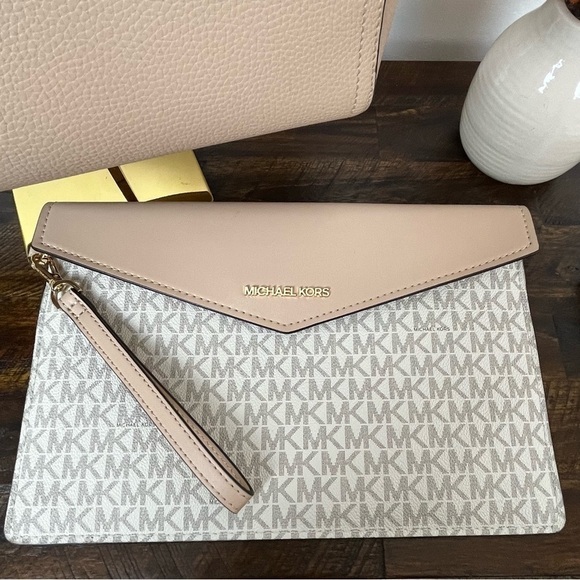 Michael Kors 3 in 1 Large Maisie Tote. Beige. #360 - Picture 8 of 14